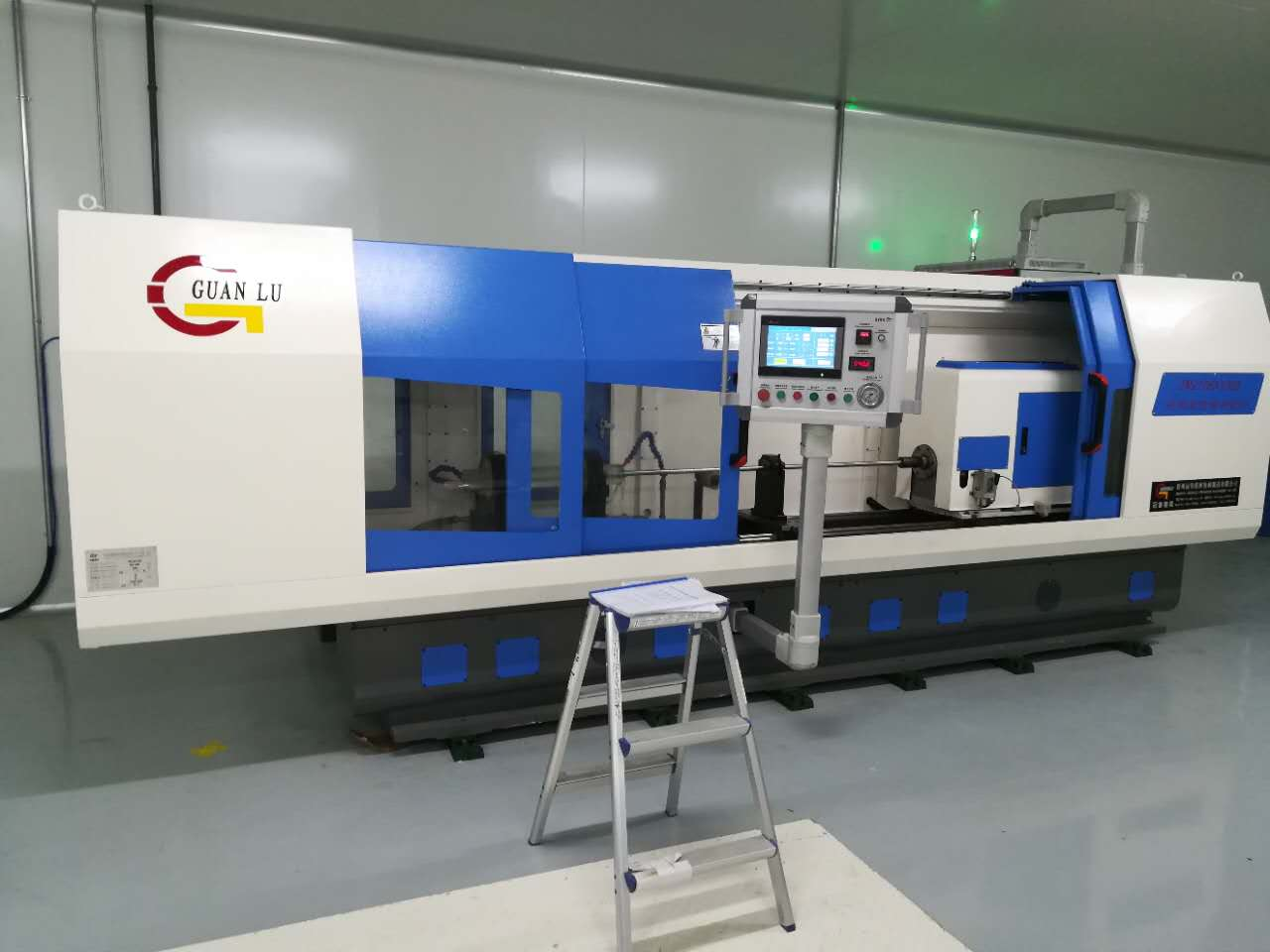 Quartz glass honing machine